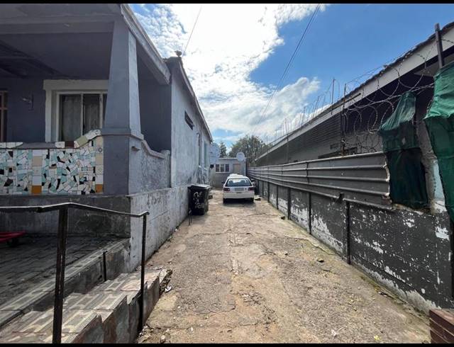 11 BEDROOM HOUSE FOR SALE IN KENSINGTON